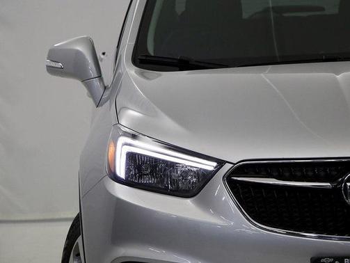 Photo 4 of 27 of 2018 Buick Encore Preferred