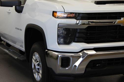 Summit White 2026 Chevrolet Silverado 2500 LT