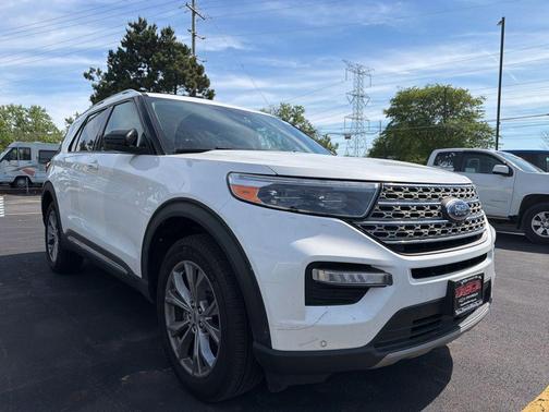 White Metallic 2022 Ford Explorer Limited