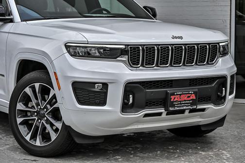 Bright White Clearcoat 2023 Jeep Grand Cherokee Overland