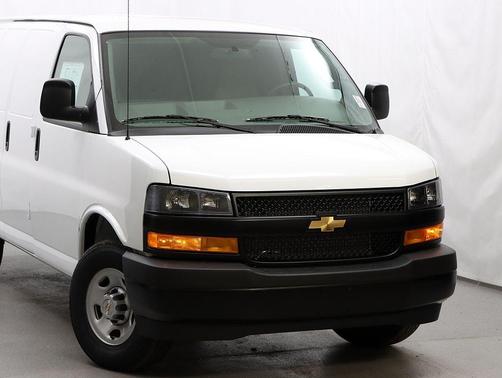 Summit White 2026 Chevrolet Express 2500 Work Van