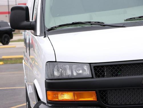 Summit White 2026 Chevrolet Express 2500 Work Van
