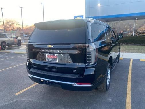 2025 Chevrolet Suburban LT
