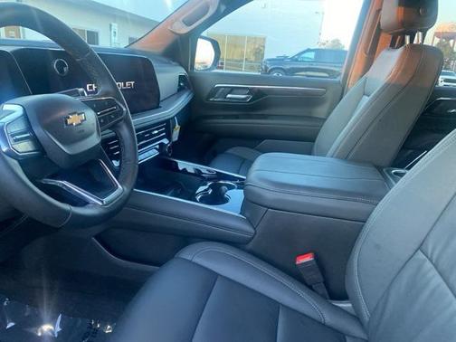 2025 Chevrolet Suburban LT