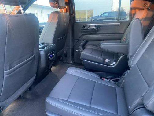 2025 Chevrolet Suburban LT