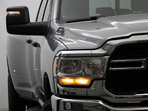2024 RAM 3500 Tradesman Crew Cab 4x4 8' Box