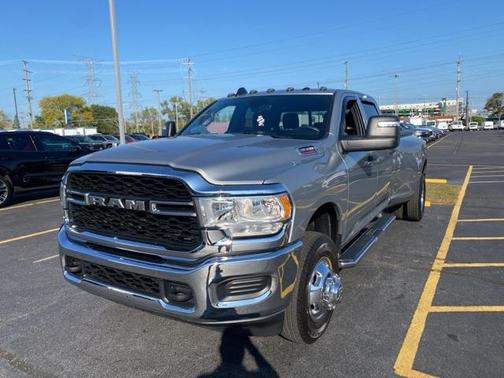 2024 RAM 3500 Tradesman Crew Cab 4x4 8' Box
