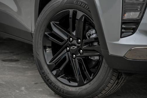 Sterling Gray Metallic 2026 Chevrolet Trax FWD ACTIV