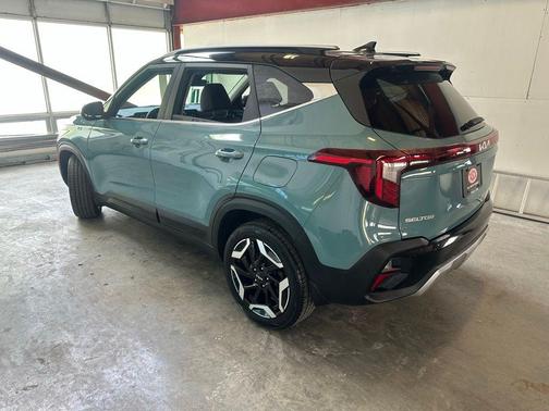 Pluton Blue/Black Roof 2024 Kia Seltos SX Turbo
