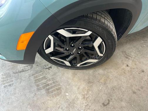 Pluton Blue/Black Roof 2024 Kia Seltos SX Turbo