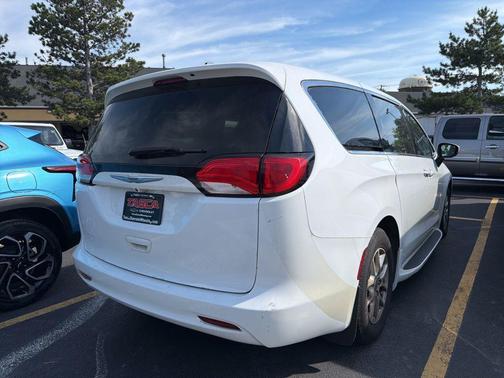 Bright White Clearcoat 2021 Chrysler Voyager LX
