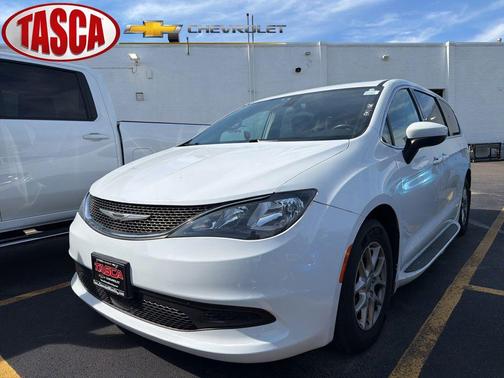Bright White Clearcoat 2021 Chrysler Voyager LX