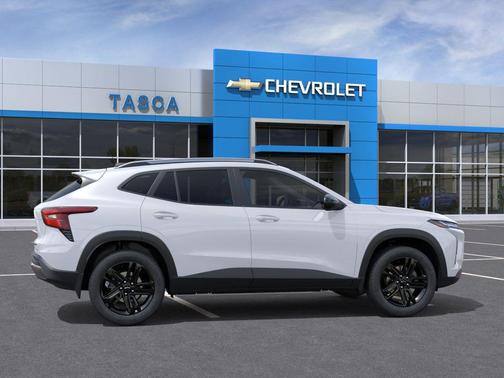 Summit White 2026 Chevrolet Trax FWD ACTIV