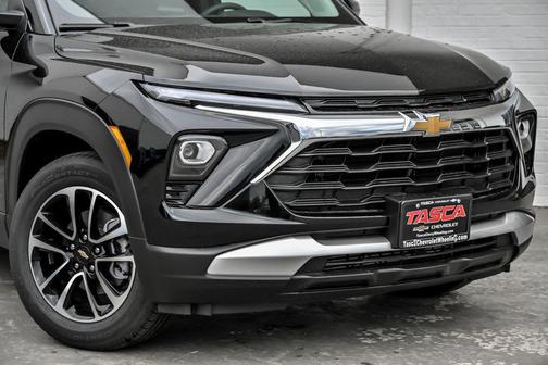 Mosaic Black Metallic 2026 Chevrolet Trailblazer LT
