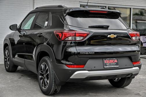 Mosaic Black Metallic 2026 Chevrolet Trailblazer LT