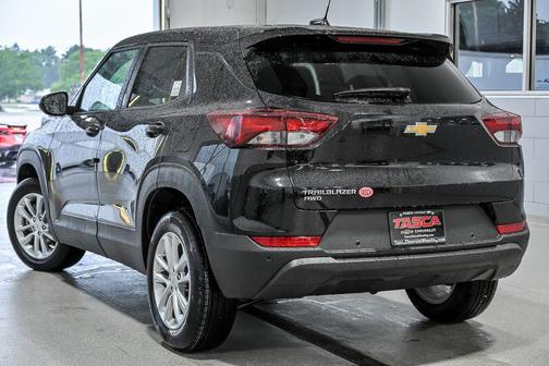 Mosaic Black Metallic 2026 Chevrolet Trailblazer LS