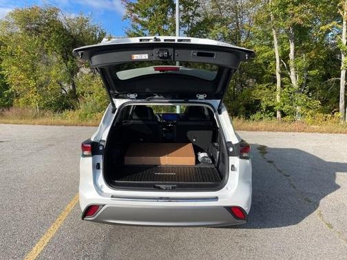2025 Toyota Highlander Hybrid Platinum