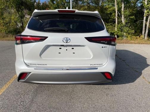 2025 Toyota Highlander Hybrid Platinum
