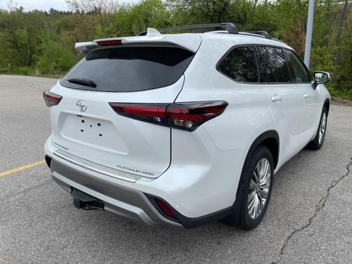 2025 Toyota Highlander Platinum
