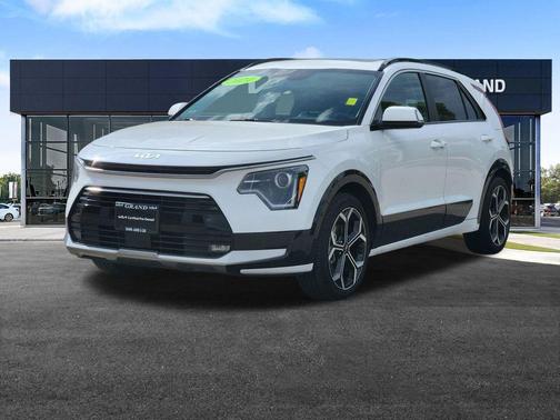 Snow White Pearl 2024 Kia Niro Touring