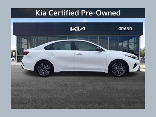Snow White Pearl 2024 Kia Forte GT-Line
