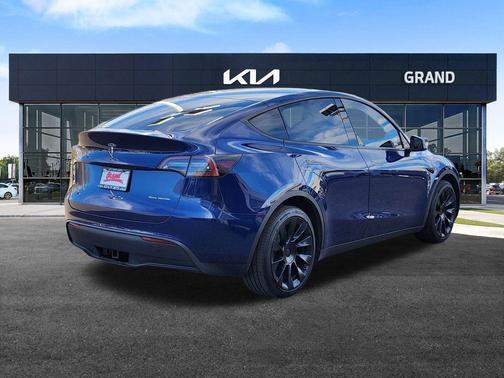 2022 Tesla Model Y Long Range Dual Motor All-Wheel Drive