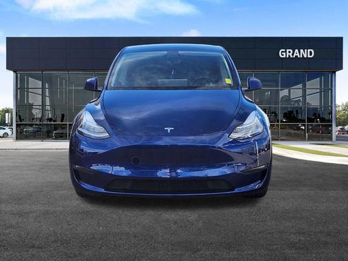 2022 Tesla Model Y Long Range Dual Motor All-Wheel Drive