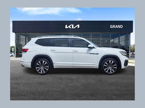 White 2021 Volkswagen Atlas 3.6L SEL