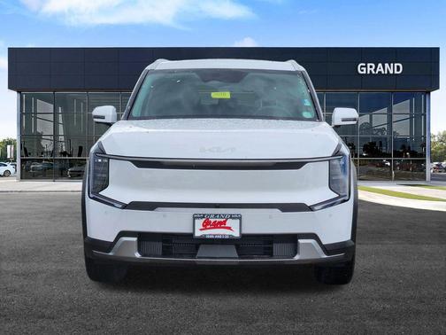 Glacial White Pearl 2026 Kia EV9 Wind