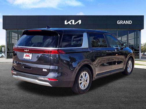 2023 Kia Carnival LX