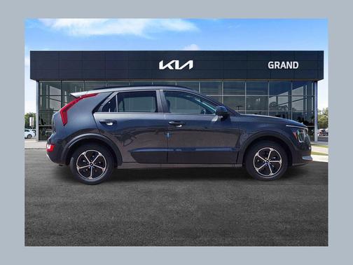Interstellar Gr 2026 Kia Niro LX