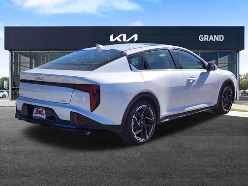 2025 Kia K4 GT-Line