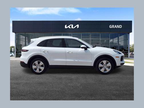 2023 Porsche Cayenne Platinum Edition