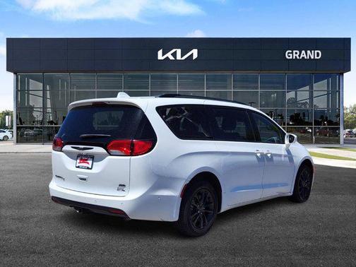 2020 Chrysler Pacifica L