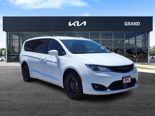 2020 Chrysler Pacifica L