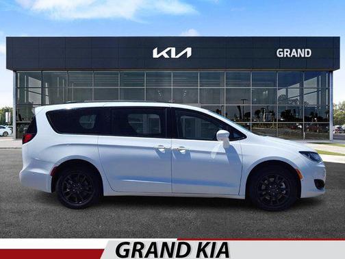 2020 Chrysler Pacifica L