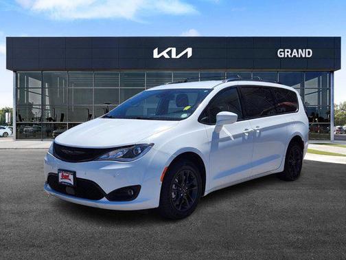 2020 Chrysler Pacifica L
