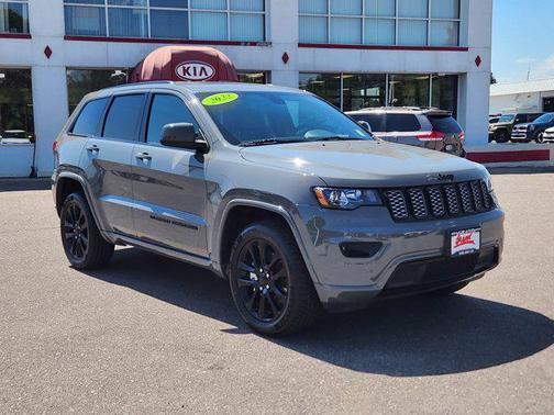 2022 Jeep Grand Cherokee Laredo
