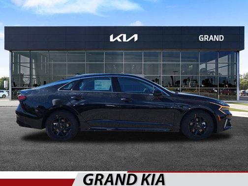 2025 Kia K5 LXS