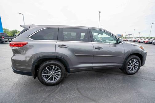 Predawn Micha 2018 Toyota Highlander XLE