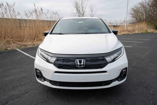 Platinum White Pearl 2026 Honda Odyssey Sport-L