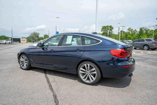 2019 BMW 330 i xDrive