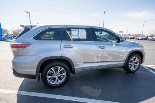 Silver Sky Metallic 2016 Toyota Highlander LE Plus V6