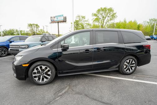 Crystal Black Pearl 2025 Honda Odyssey EX-L