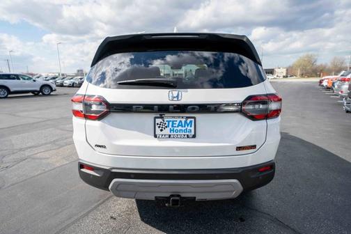 Platinum White Pearl 2025 Honda Pilot TrailSport
