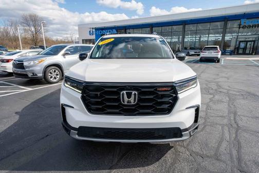 Platinum White Pearl 2025 Honda Pilot TrailSport