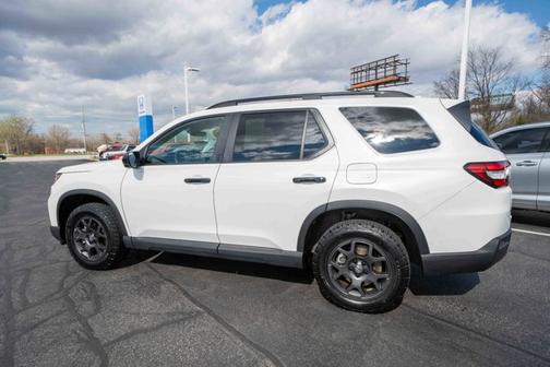 Platinum White Pearl 2025 Honda Pilot TrailSport