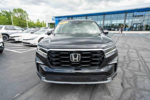 Crystal Black Pearl 2025 Honda Pilot Elite