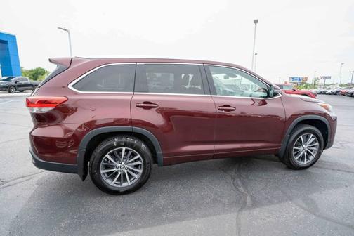Ooh La La Rouge Mica 2017 Toyota Highlander XLE