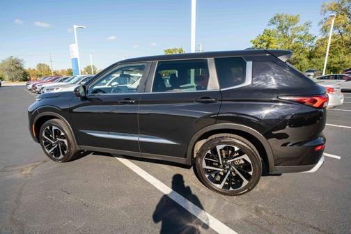 2023 Mitsubishi Outlander SE